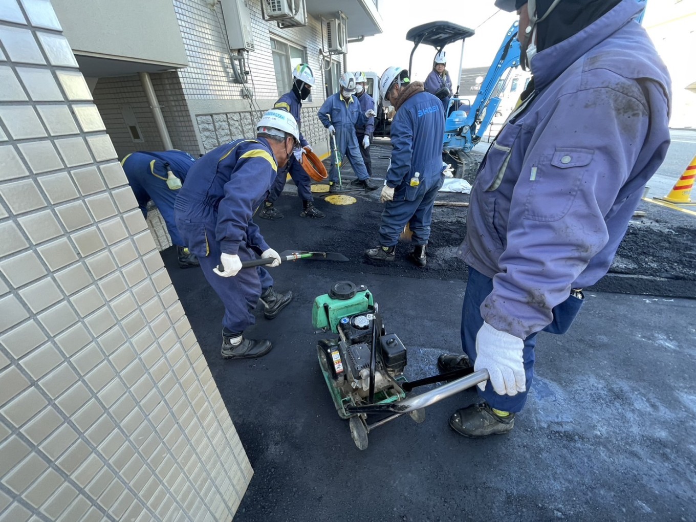 マンション駐車場　舗装工事